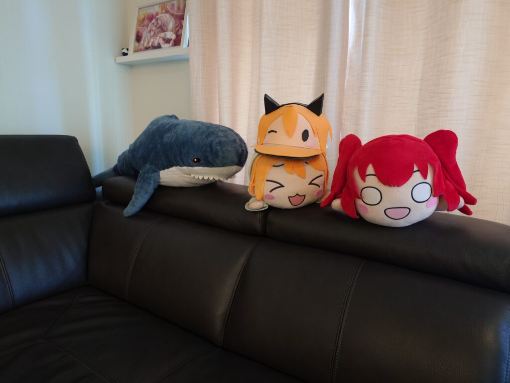 A photo of IKEA BLAHAJ beside two nesoberis: Hoshizora Rin and Kurosawa Ruby from Love Live!